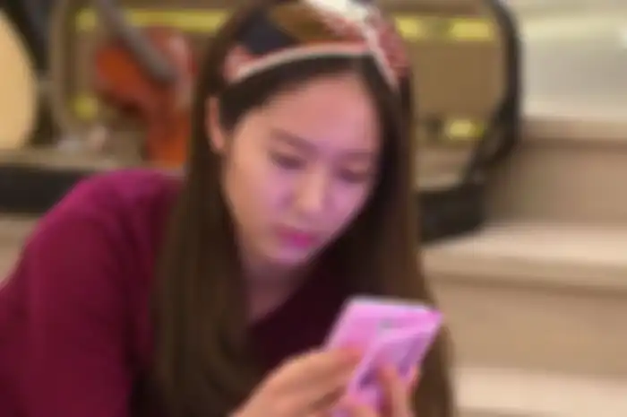 Hati-Hati! Jangan Sampai Kita Jadi Korban Gebetan yang Nge-Chat Cuma Kalau Ada Maunya. Foto: koreandramafashion.com