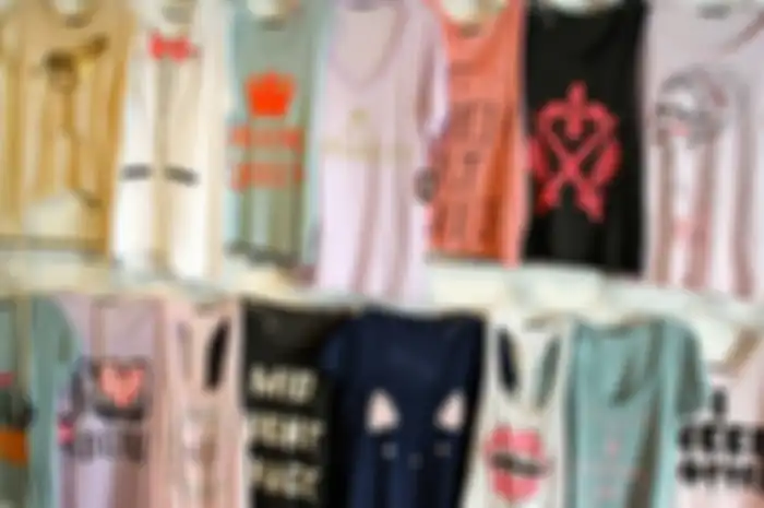 Do's and Don'ts Pilihan Baju Buat Si Bahu Lebar
