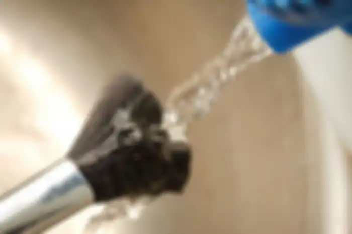 How to Clean Your Makeup Brushes