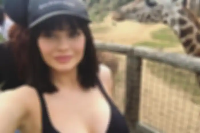 instagram.com/kyliejenner