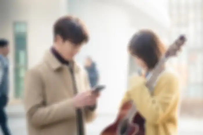 Berantem Sama Pacar Gara-Gara Sibuk Main Gadget, Intip Curhat Cewek Ini Yuk!