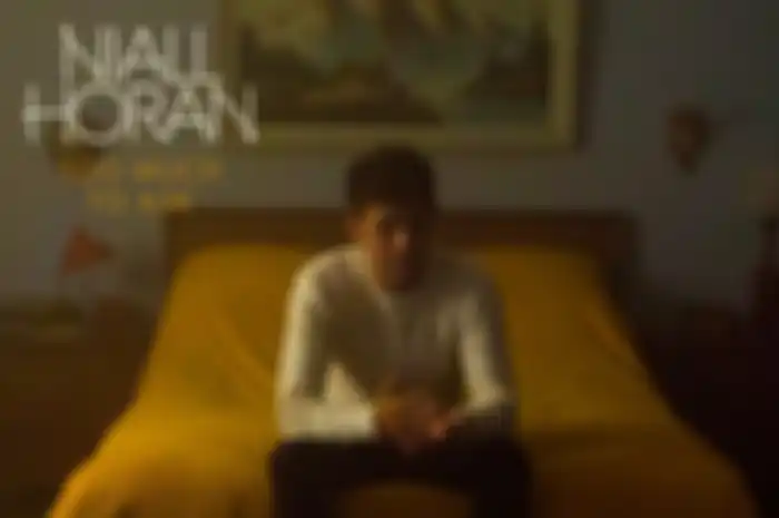 10 Lagu Barat Galau yang Cocok Didengerin Pas Hujan. Bikin Baper!
