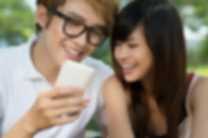 5 Hal Penting Saat Chat Sama Pacar