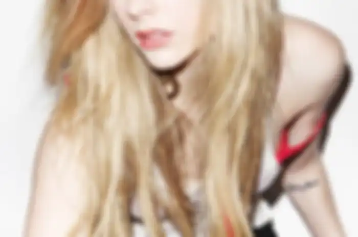 Avril Lavigne: Nostalgia, Resep Awet Muda, dan EDM