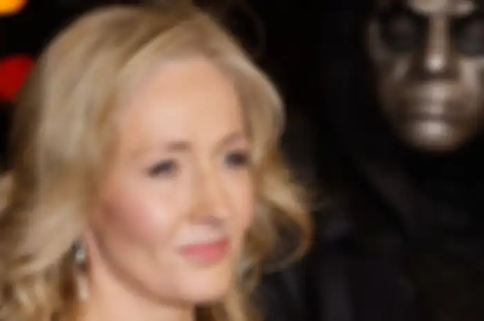 J.K Rowling: Buku Baru Menuai Sensasi
