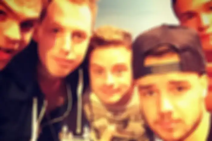 Directioners Yang Berhasil Bertemu Band Pengiring One Direction