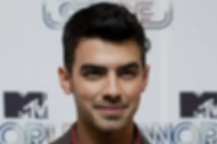 Joe Jonas: Diserbu Fans Gara-gara Geotag