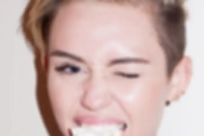 Miley Cyrus: Berubah Jadi Alien?