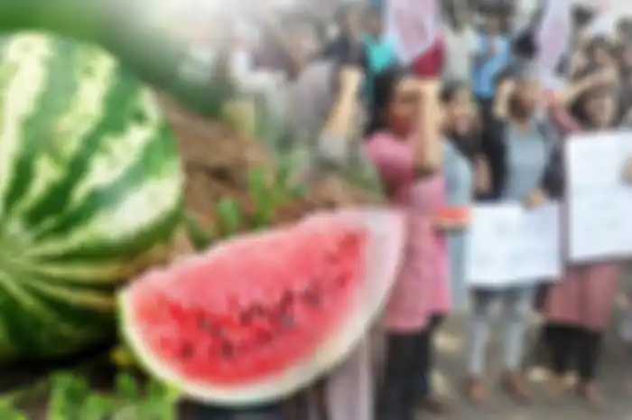 Kolase, semangka dan wanita yang berunjuk rasa terkait aksi bejat professor | Grid.ID