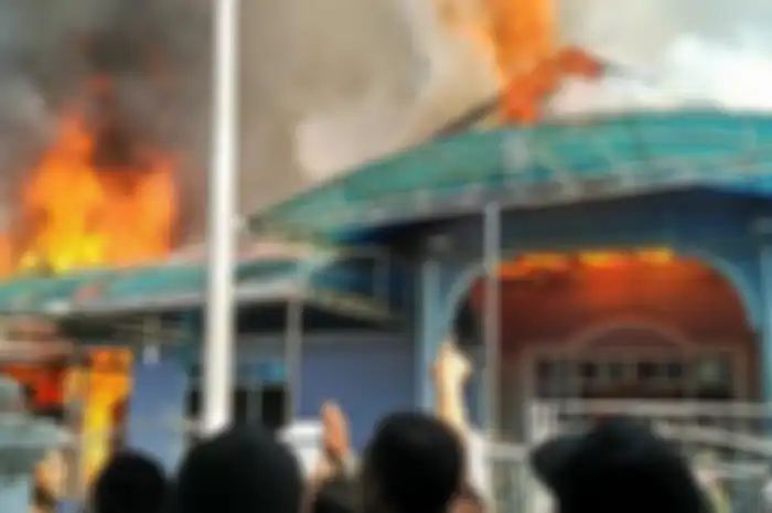 Rumah yang terbakar | Kompas Regional
