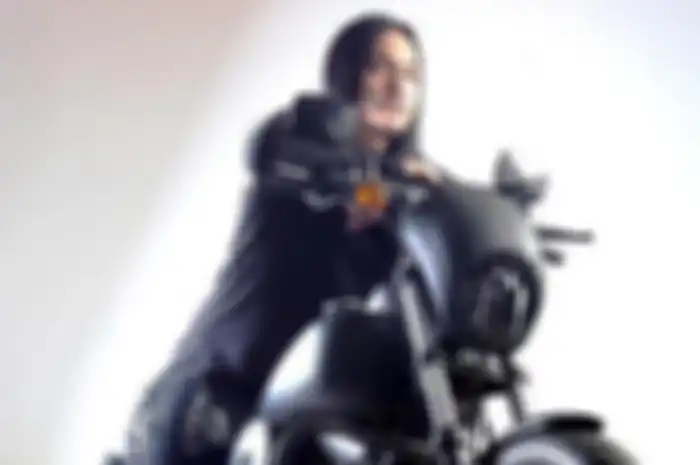 Tips Tetap Modis Naik Motor dari Stevi DeadSquad