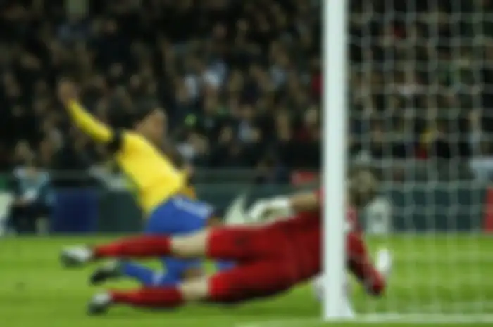 Ronaldinho Gagal Eksekusi Penalti
