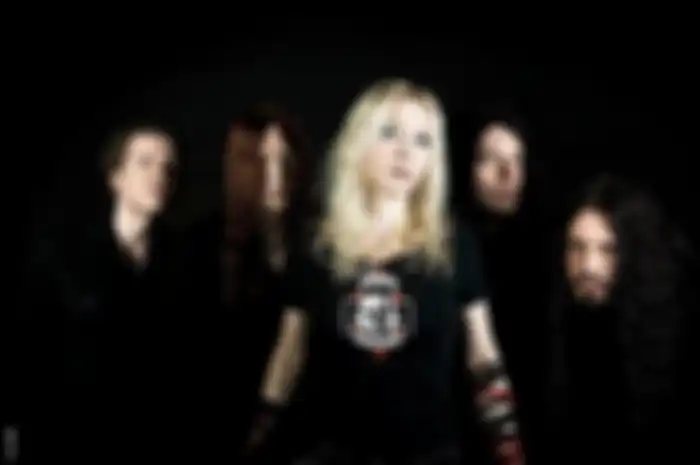 Angela Gossow Cabut dari Arch Enemy