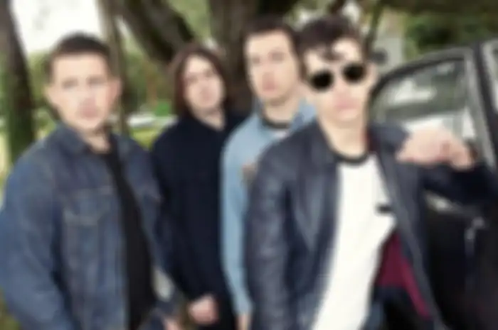 Arctic Monkeys Rilis Lagu Baru Stop The World I Wanna Get Off With You