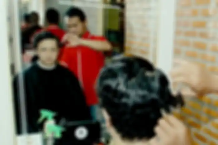 Potong Rambut Gaya Lebaran Ganteng Dimulai dari Atas Bro