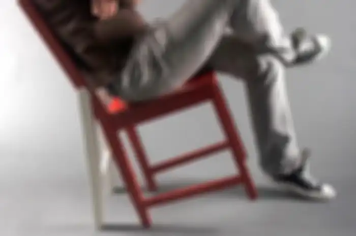 Cowok yang gampang menyilangkan kaki pas duduk katanya punya penis kecil
