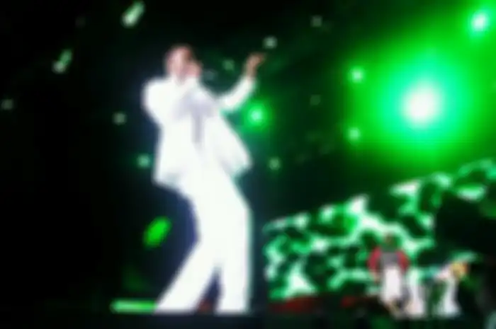 Akon buka pembatas VIP dan Festival