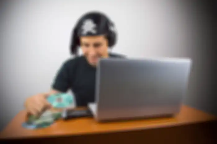 Pernahkah kamu download film secara ilegal?