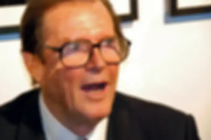 Roger Moore Kembali Berakting