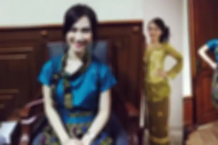 Melody JKT48 Hobi Koleksi Batik