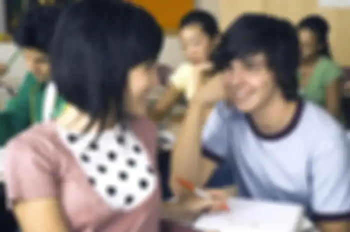 Pacaran di kelas atau di luar kelas?