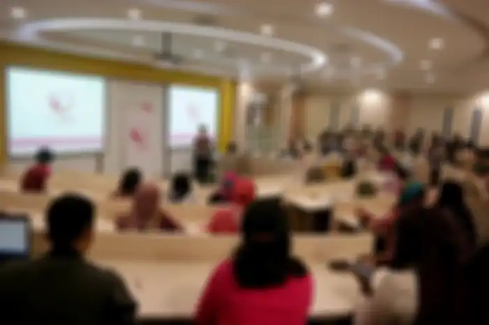 suasana perkuliahan jurusan Bisnis di Kampus IPMI 