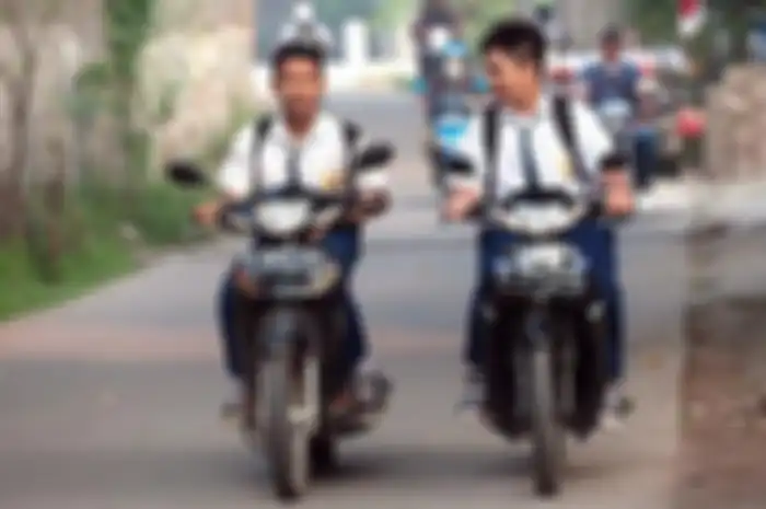 Di kota ini, ada aturan kalo pelajar bawa motor ke sekolah!
