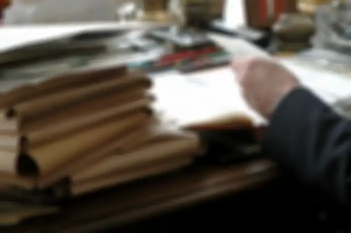 Profesi Notaris Bukan Tukang Stempel