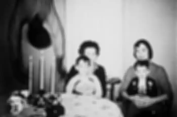 HANTU JATUH DARI GENTENG