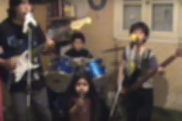 band cilik yang membawakan ulang lagu Iron Maiden