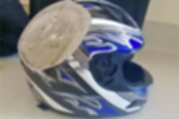helm kecelakaan