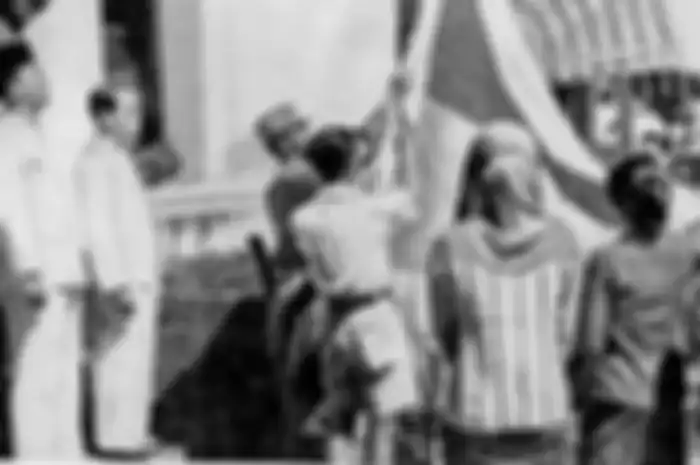 Bendera pusaka menyimpan banyak kisah unik.