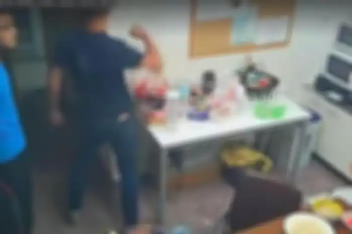 Aksi vandalisme pelajar Malaysia yang terekam kamera