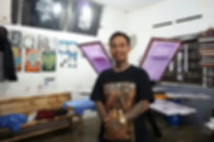 Rulli Nur Handoko (36) saat di vendor Jalurtengkorak Jalan Godean Km 5 , Sleman, Yogyakarta (KOMPAS.com / Wijaya Kusuma)