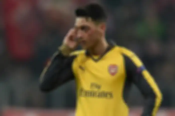 Mesut Oezil Setia di Arsenal