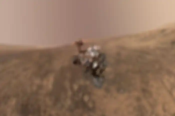 Foto selfie yang diambil Curiosity di punggung bukit Vera Rubin.