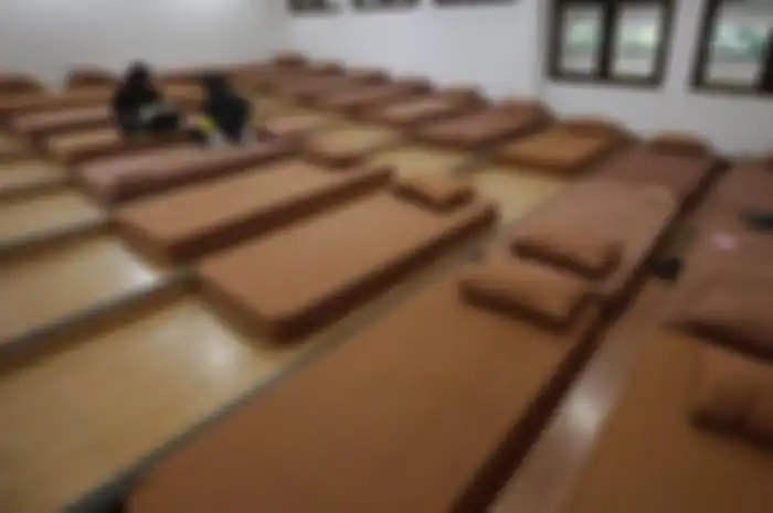 Peserta Seleksi Bersama Masuk Perguruan Tinggi Negeri (SBMPTN) belajar di tempat menginap gratis di kampus Fisipol UGM unit II, Yogyakarta, Senin (7/5/2018).  