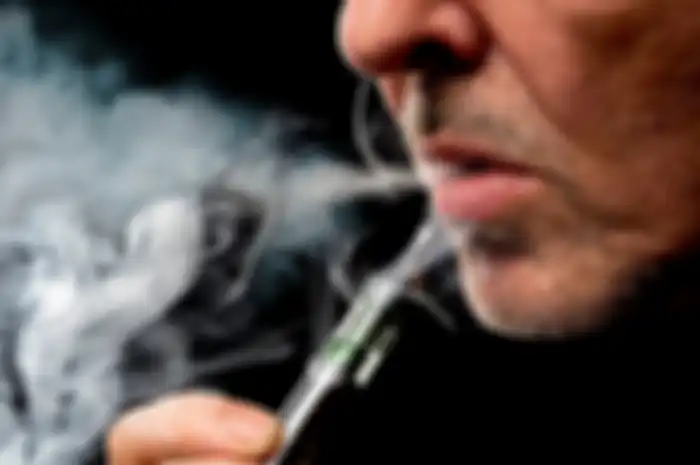 Berita Kesehatan Terbaru: Vaping atau Rokok, Mana Lebih Berbahaya?