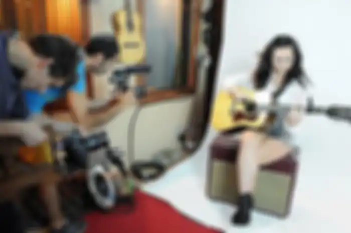 proses rekaman video seorang youtuber