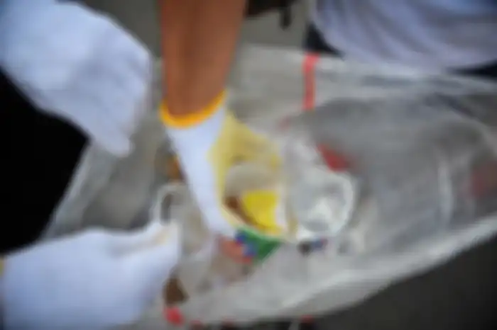 Sampah pasltik di area car free day Jakarta