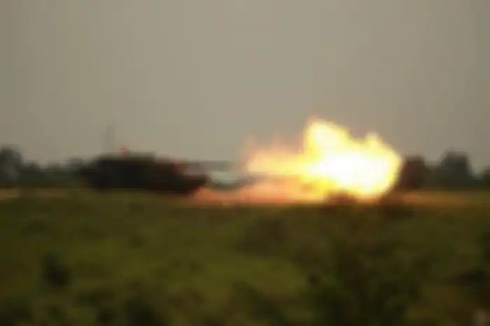 Leopard 2 TNI dalam latihan menembak, pernah ketika latihan di Natuna, MBT Leopard mampu menembak sa