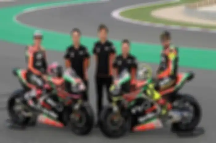 Massimo Rivola bersama tim Aprilia Gresini sewaktu rilis tim MotoGP 2019.