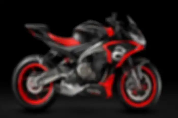 Aprilia juga membekali teknologi kontrol traksi, quickshifter, wheelie control dan engine braking system pada motor baru ini.