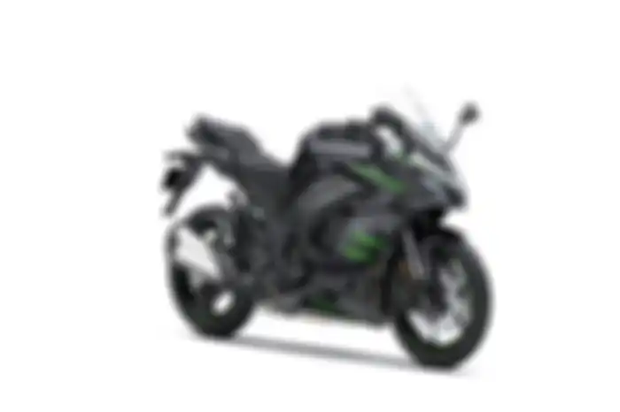 Kawasaki 1000SX ditanam mesin 1.043 cc empat silinder segaris DOHC berpendingin cairan.