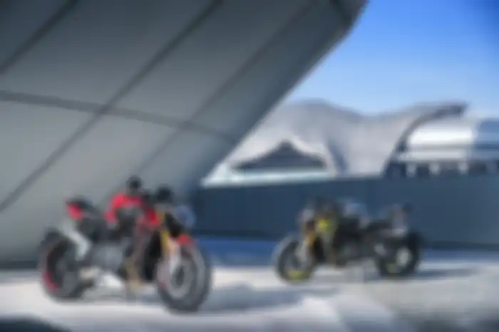 MV Agusta Brutale 1000 RR hadir dengan dua pilihan warna