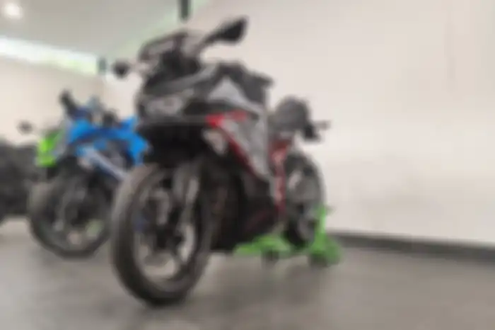 Kawasaki Ninja 250 4 silinder tersedia 4 pilihan warna macho.