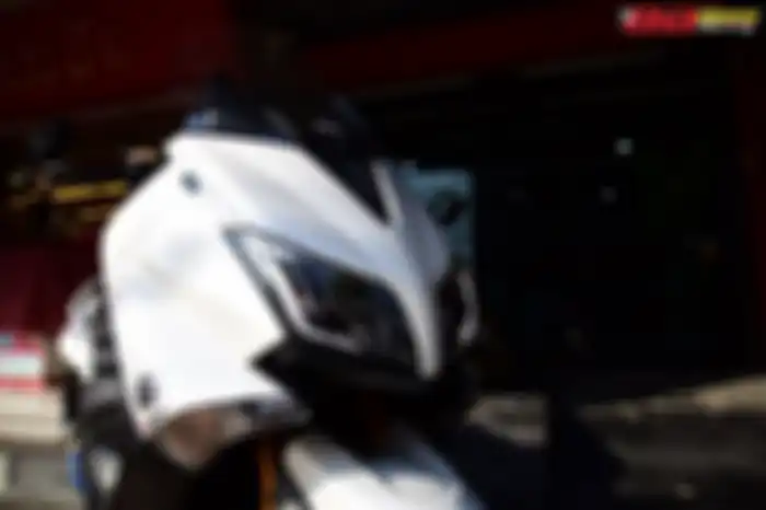 Tampang depan Yamaha TMAX modifan lebih agresif.