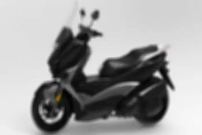 Zontes 310M, saingan Yamaha XMAX bermesin 309 cc silinder tunggal yang tentunya sistem bahan bakar injeksi.