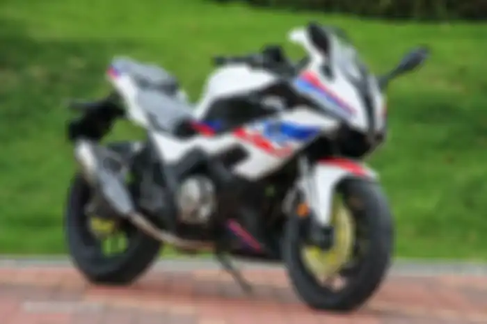 Motor baru kembaran BMW S1000RR bermesin 450 cc silinder ganda.