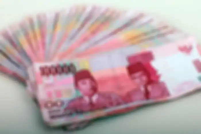 Ilustrasi uang tunai. BLT atau bantuan pemerintah Rp 2,4 juta masih dibuka, cara dapetinnya gampang.